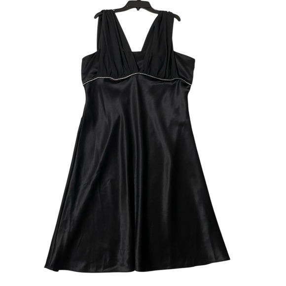 Eureka Dresses & Skirts - Elegant Black Sleeveless Dress